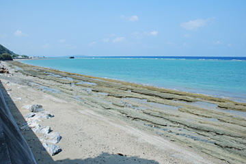 喜如嘉板敷海岸の板干瀬（いたびし）